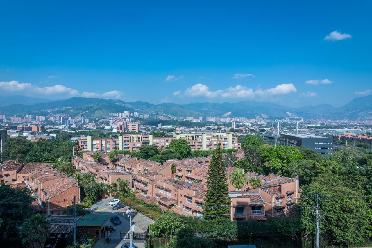 Aptos Alcazar Oviedo By Housy Host Medellin Exterior photo